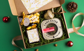 Новогодний подарочный набор с чаем и медом для коттеджного поселка Дубровка