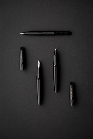 Ручка перьевая PF Two, черная