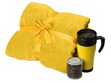 Подарочный набор с пледом, термокружкой и миндалем в шоколадной глазури "Tasty hygge", желтый